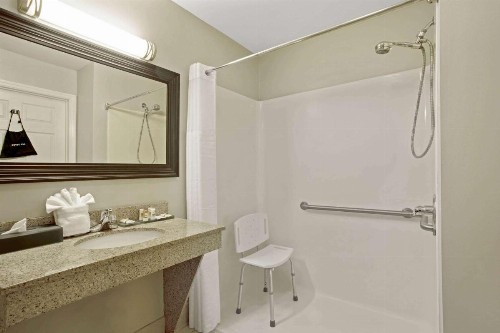 La Quinta by Wyndham Panama City Beach/Thomas Drive - image 32