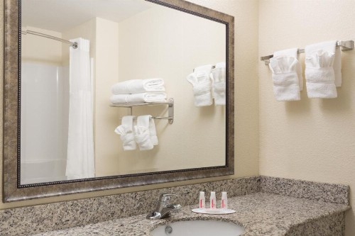 Ramada by Wyndham Panama City - image 2