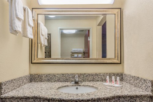 Ramada by Wyndham Panama City - image 3