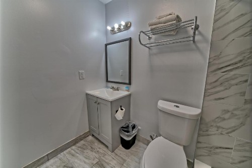 Aqua View Motel - image 14
