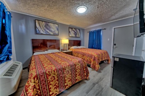 Aqua View Motel - image 17