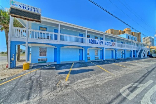 Aqua View Motel - image 2