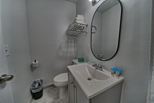 Aqua View Motel - image 24