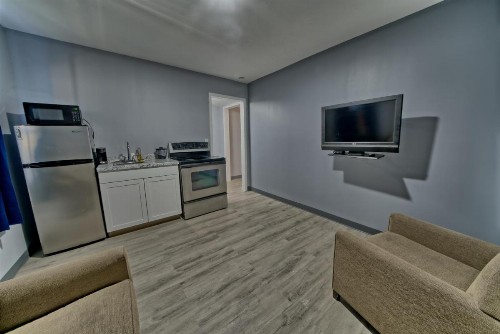 Aqua View Motel - image 26