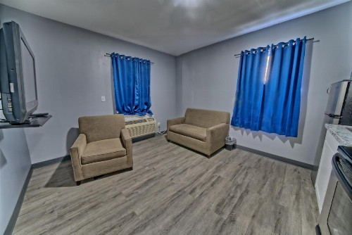 Aqua View Motel - image 27