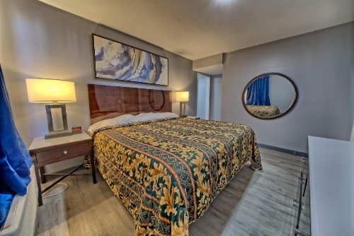 Aqua View Motel - image 29