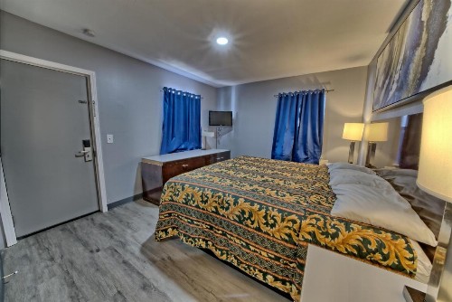 Aqua View Motel - image 30