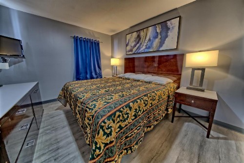 Aqua View Motel - image 31