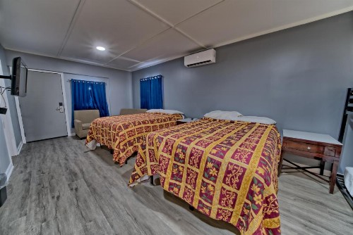 Aqua View Motel - image 32