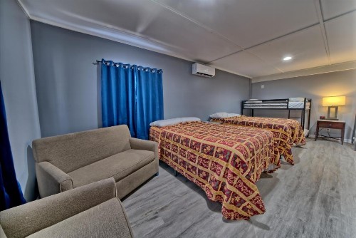 Aqua View Motel - image 35