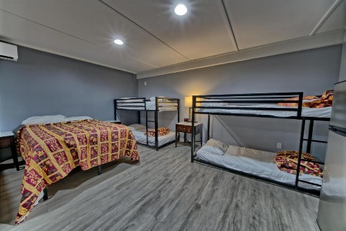 Aqua View Motel - image 36