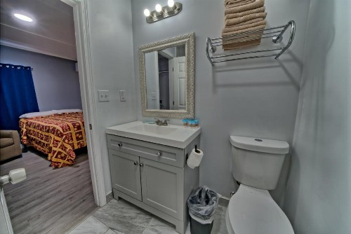 Aqua View Motel - image 37