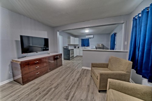 Aqua View Motel - image 47