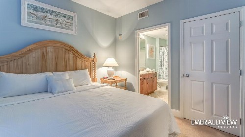 Laketown Wharf Resort by Emerald View Resorts - image 10