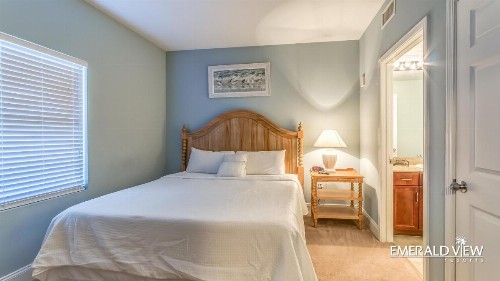 Laketown Wharf Resort by Emerald View Resorts - image 11