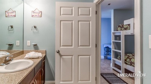 Laketown Wharf Resort by Emerald View Resorts - image 6