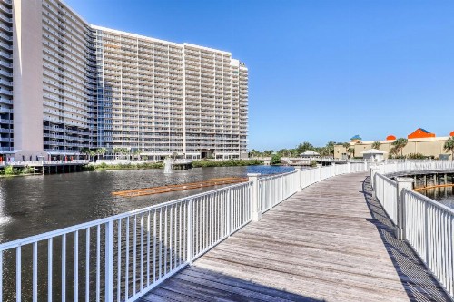 The Laketown Wharf - image 12