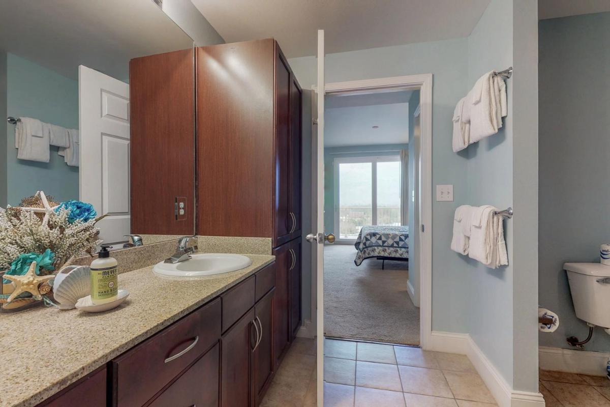 The Laketown Wharf - image 6