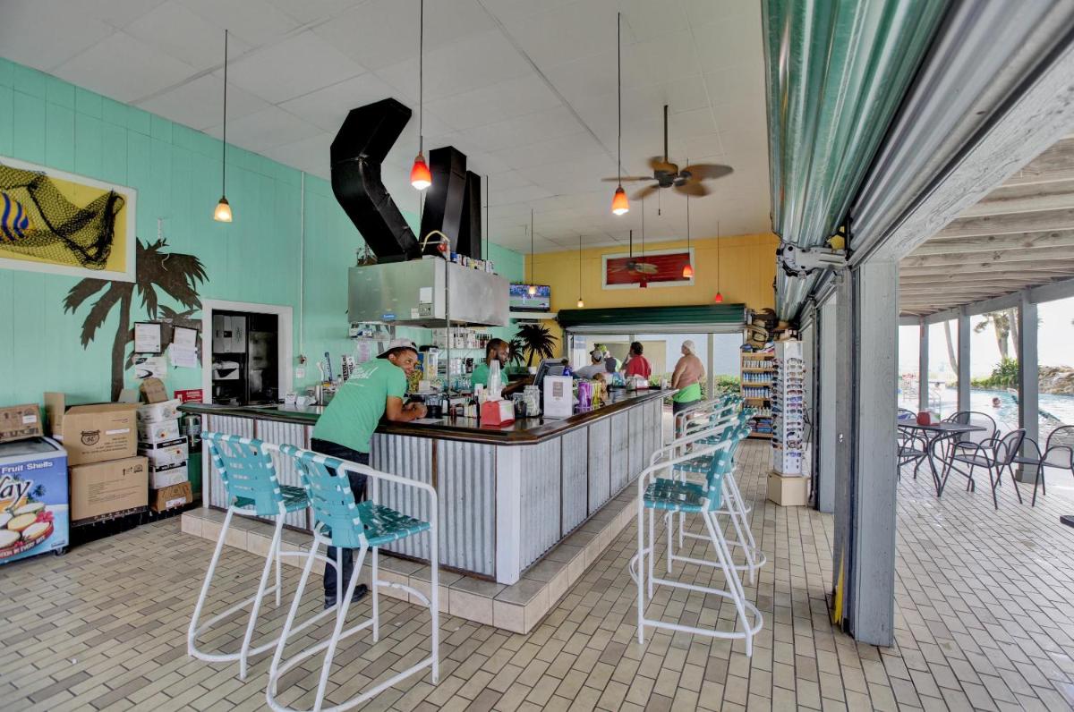 Long Beach Resort by Panhandle Getaways - image 3