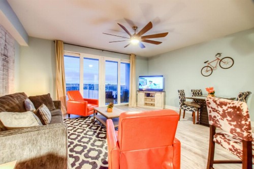 Laketown Wharf 535 By ZIA VR - image 1