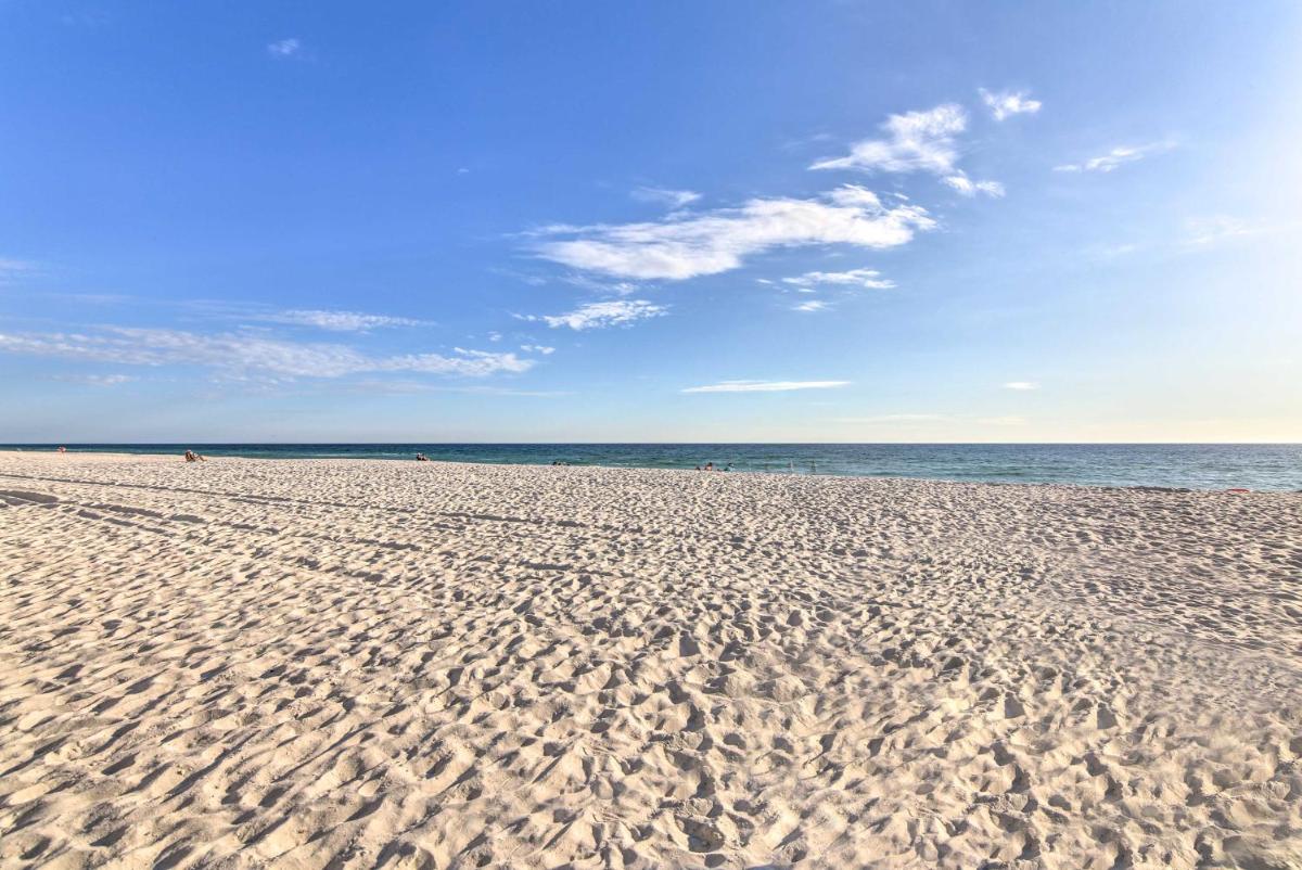 Panama City Beachfront Condo with Balcony and Pool! - image 4