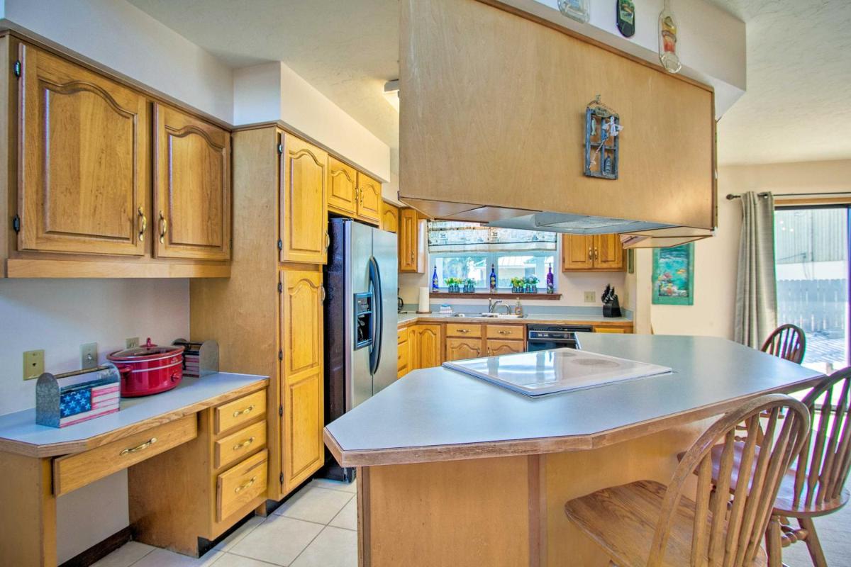 Cozy Cottage Steps from St Andrew State Park! - image 7