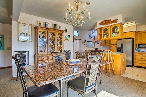 Cozy Cottage Steps from St Andrew State Park! - image 8