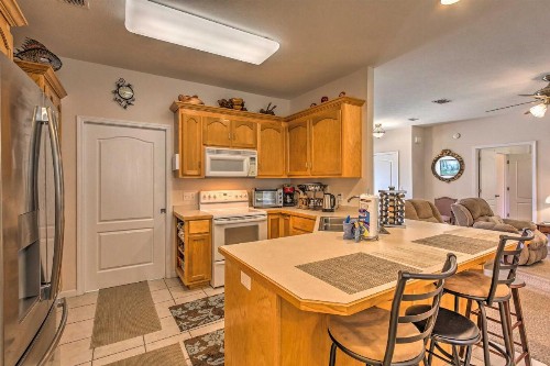 Welcoming Panama City Home 10 Miles to Beach - image 5