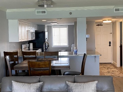 Commodore Condominium - image 3