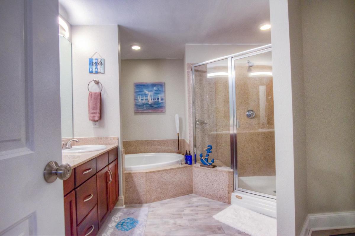Laketown 1428 - Fantastic Location and Amenities - image 6