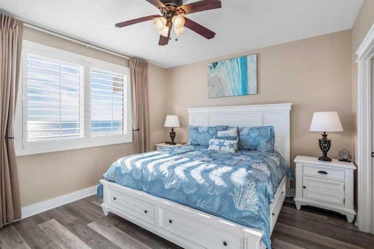 Shores of Panama Best 3 Bedroom with Wrap-around Balcony! - image 2