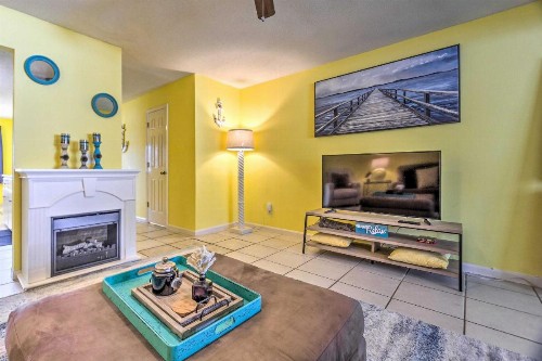 Vibrant PCB Townhome with Private Outdoor Oasis - image 11