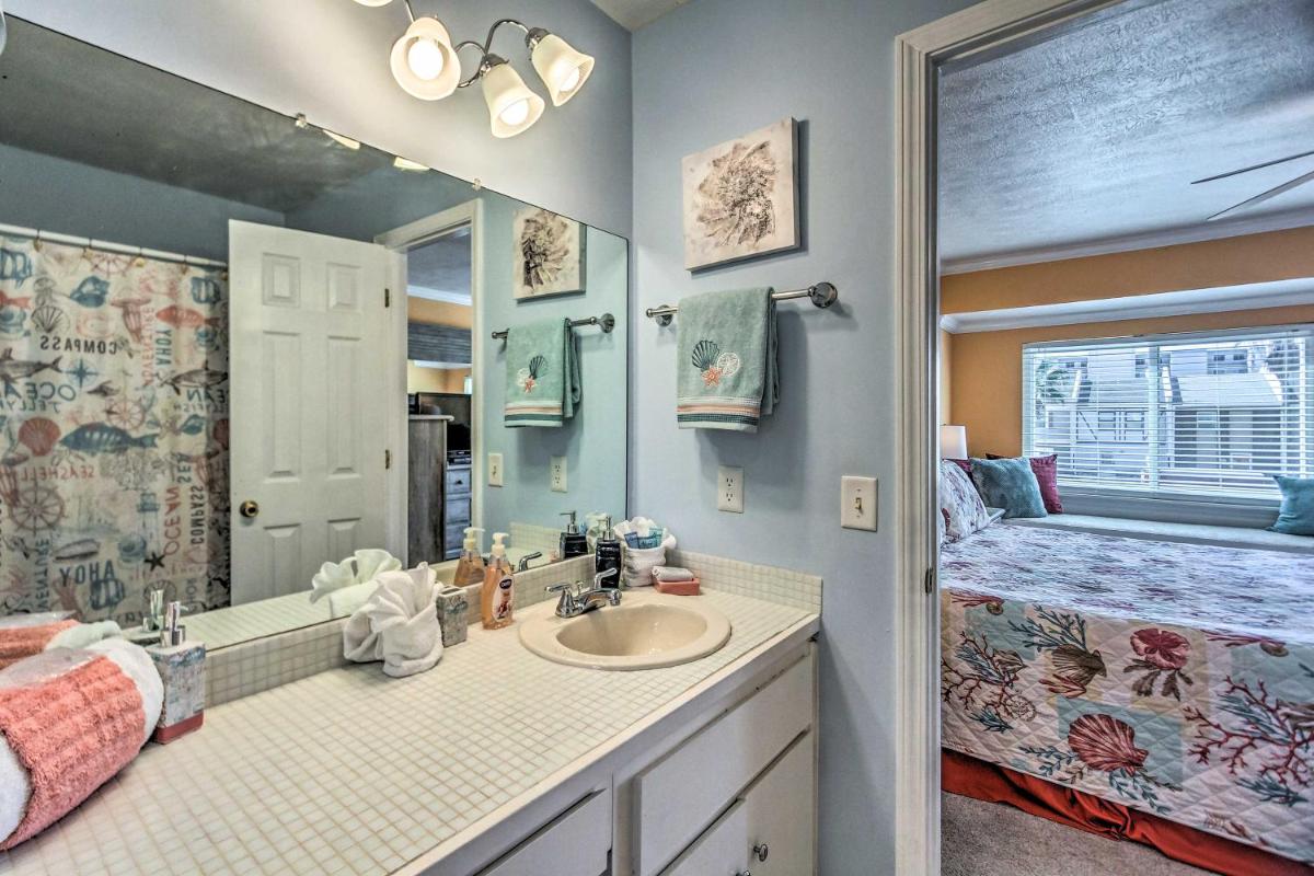 Vibrant PCB Townhome with Private Outdoor Oasis - image 5