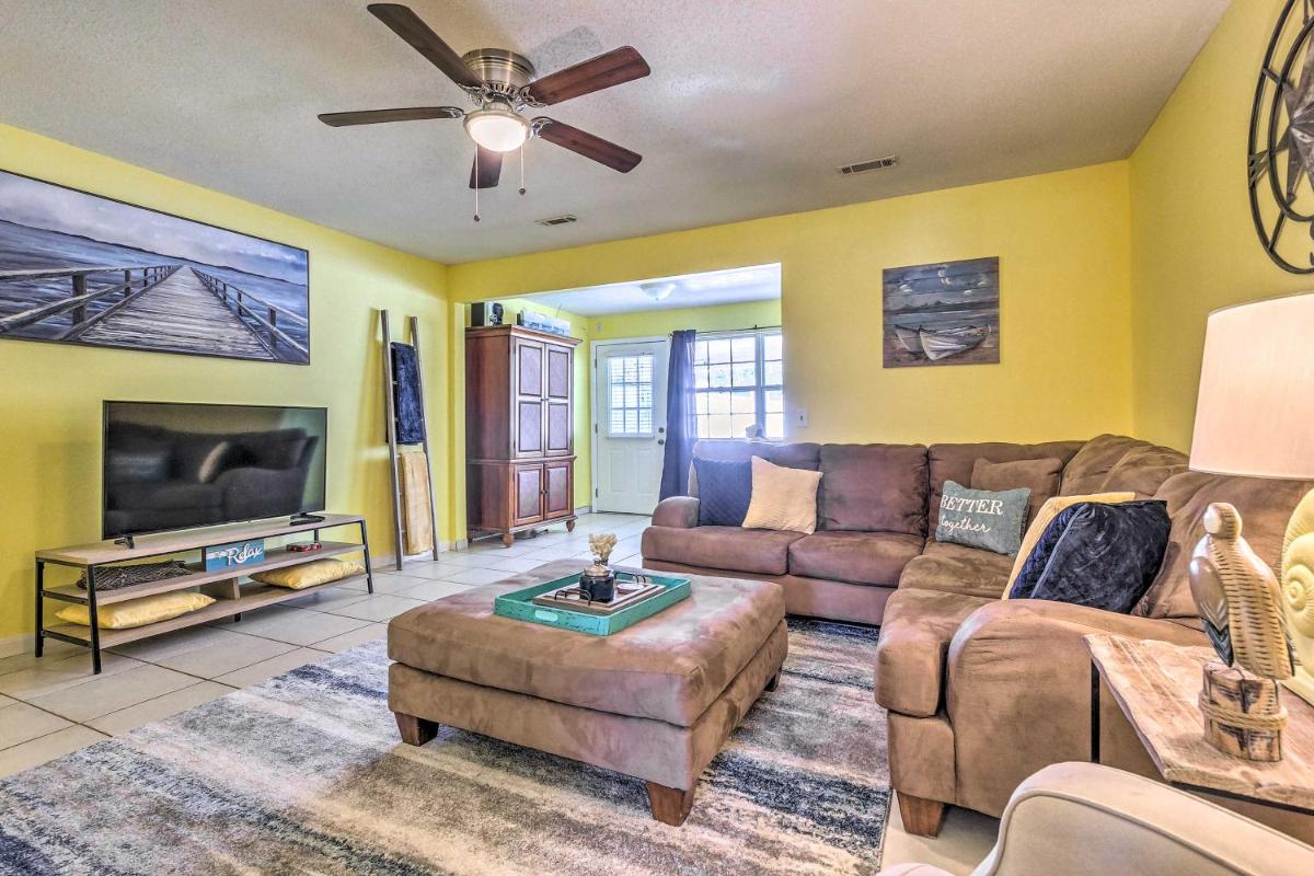 Vibrant PCB Townhome with Private Outdoor Oasis - image 7