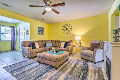 Vibrant PCB Townhome with Private Outdoor Oasis - image 8
