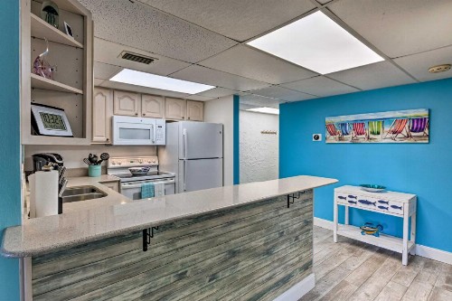 Condo with Private Beach Walk to PCB Hot Spots - image 9