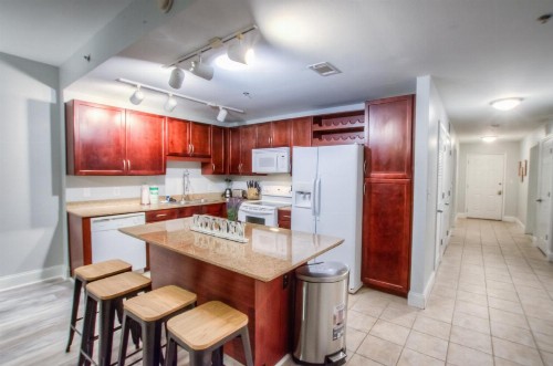 BRAND NEW!Laketown Wharf 334! Beautiful 3 BD Great Amenities And Great Location - image 17