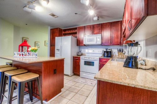 BRAND NEW!Laketown Wharf 233! Beautiful 3 BD Great Amenities And Great Location - image 12