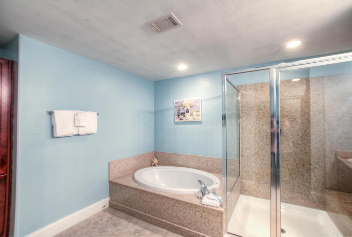 BRAND NEW!Laketown Wharf 233! Beautiful 3 BD Great Amenities And Great Location - image 3
