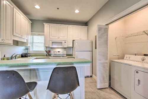 Panama City Condo with Lanai Less Than half Mi to Beach! - image 10