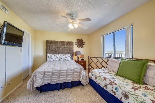 Commodore Resort #707 by Book That Condo - image 2