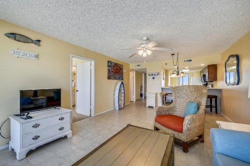 Commodore Resort #707 by Book That Condo - image 7