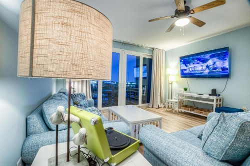 Laketown Wharf 410 ! 1 BD 2 Bathroom with Amazing Amenities - image 4