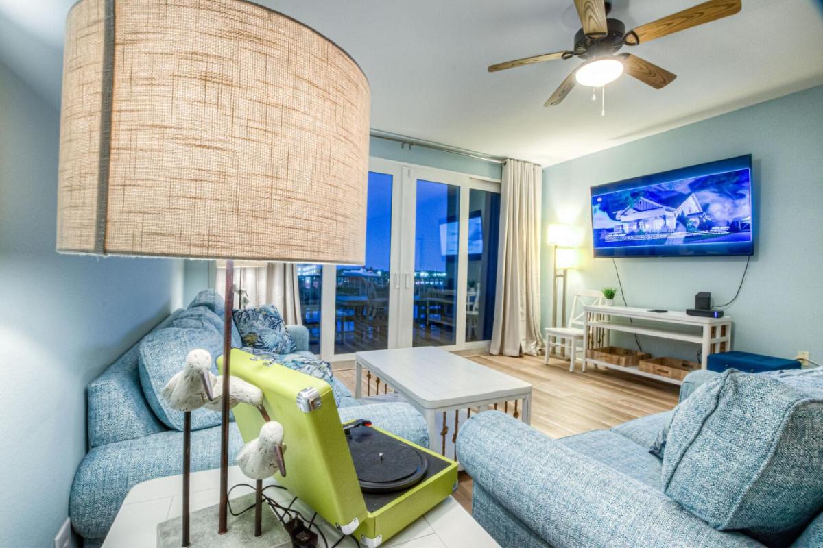 Laketown Wharf 410 ! 1 BD 2 Bathroom with Amazing Amenities - image 4