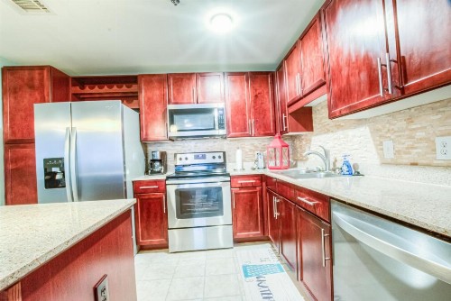 10th Floor Nex to The 10th Floor Pool! 3 BD Great Amenities And Location - image 8