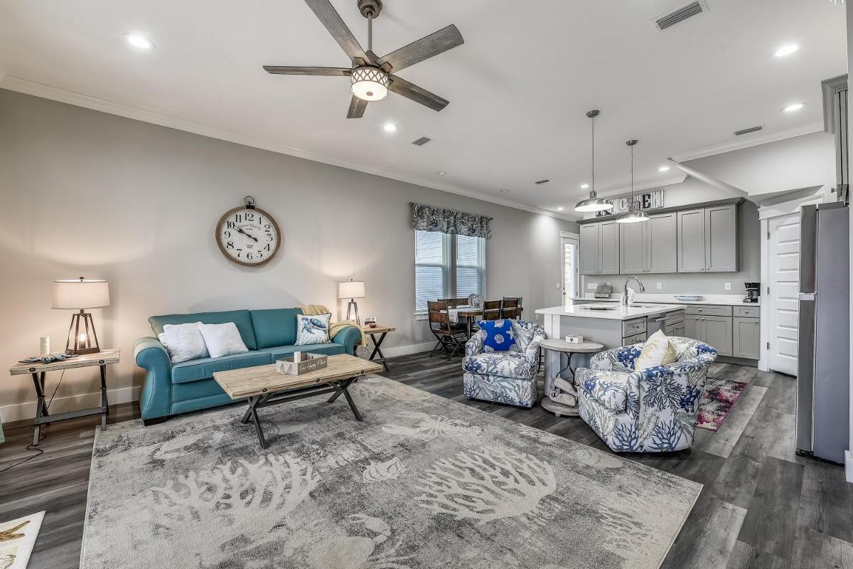 Vacation Station by Book That Condo - main image