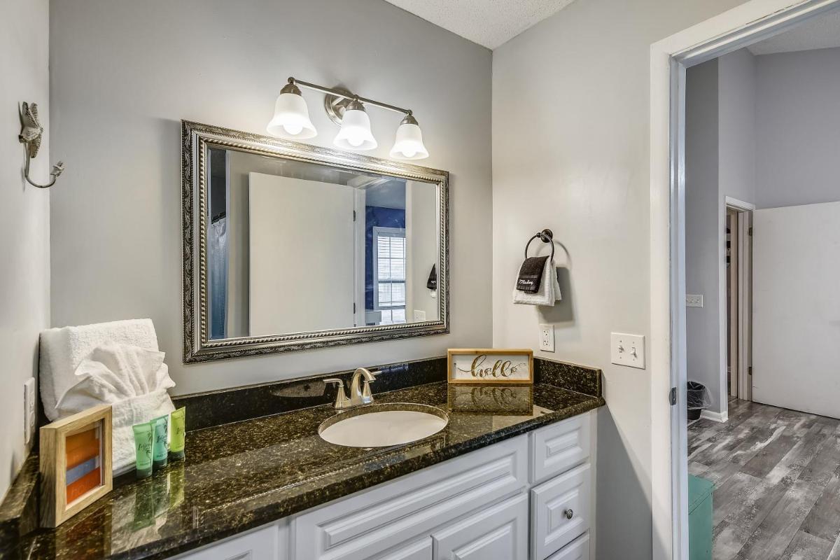 Feeling Tip'Sea by Book That Condo - main image