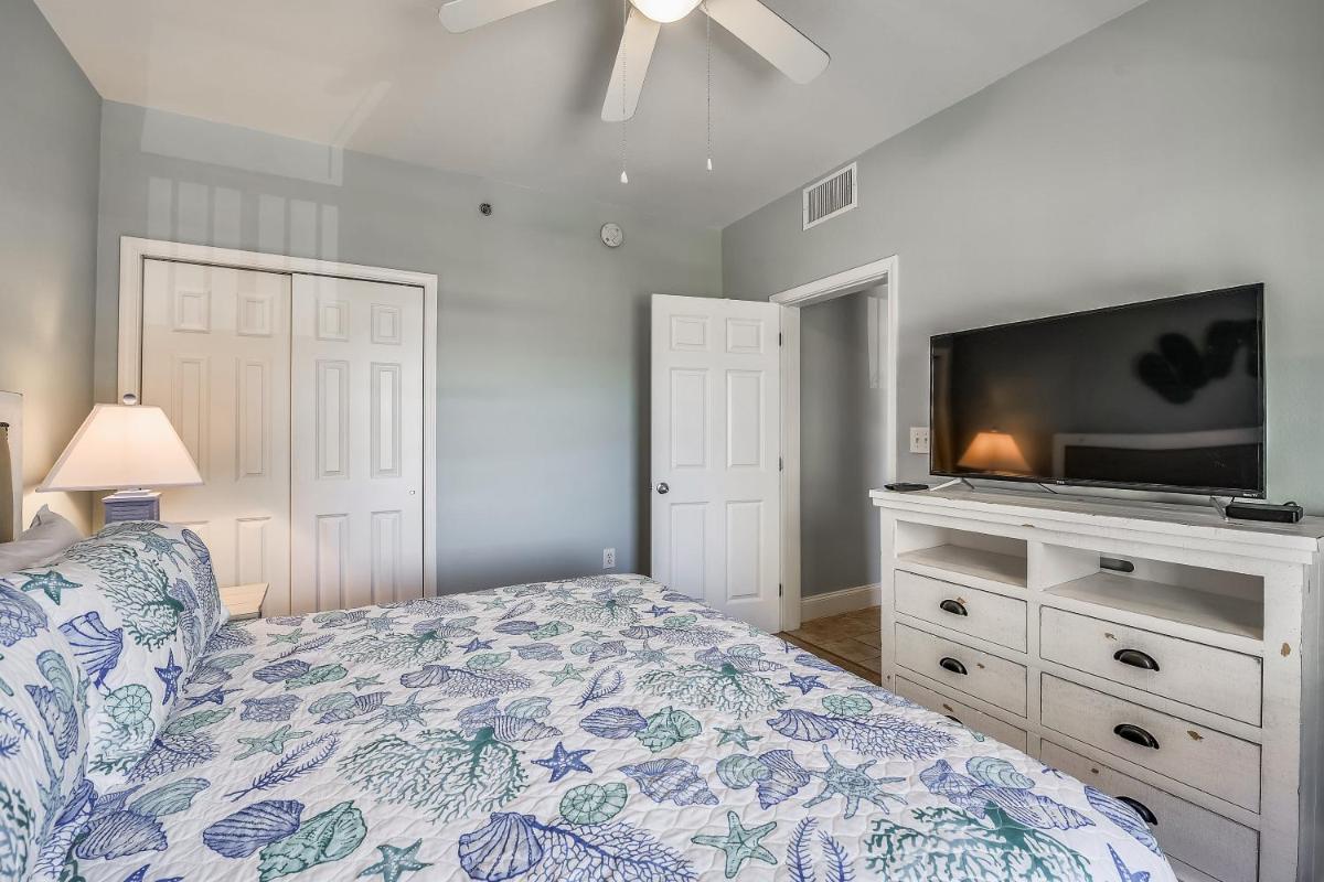 Laketown Wharf Resort #226 by Book That Condo - image 7
