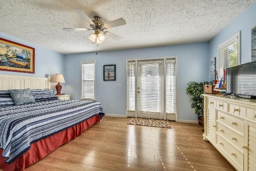 Beach Bungalow by Book That Condo - image 10