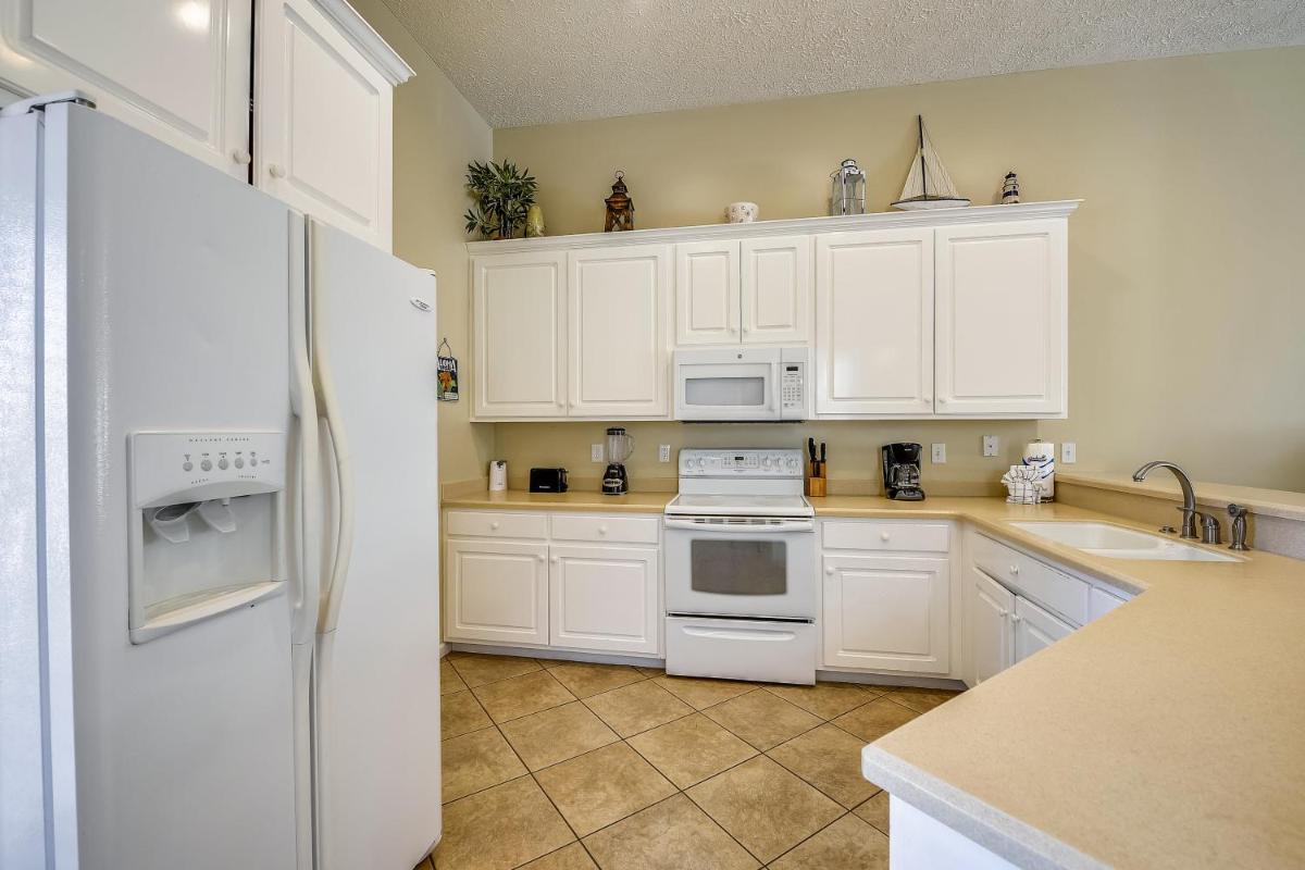 Beach Bungalow by Book That Condo - image 6